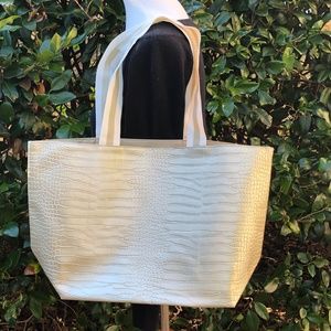 🎉🎊 Saks Fifth Avenue Tote New🎉